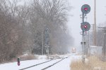 Approaching in the moderate snow, Z127 nears the north end of Wixom siding